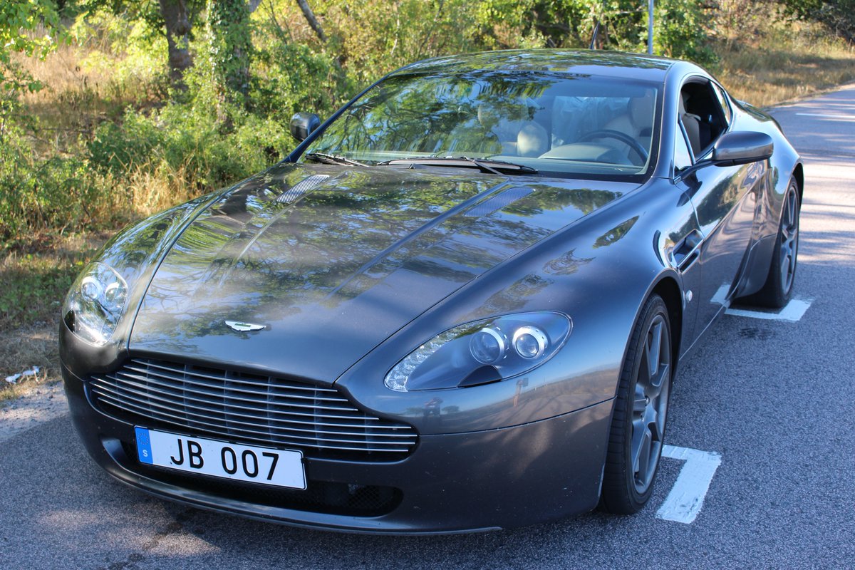 Image of Aston Martin Vantage.